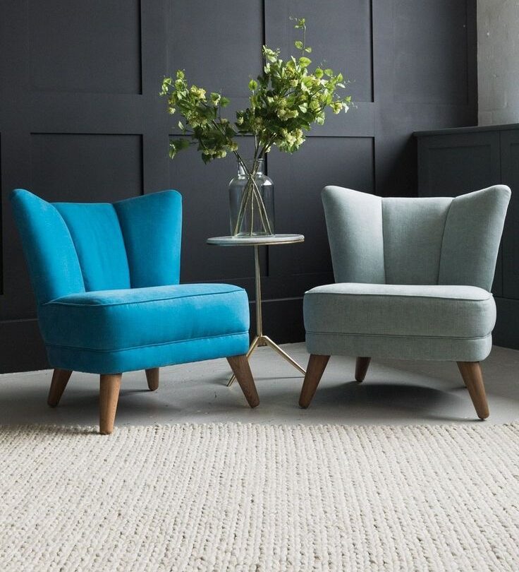 Classic two accent chairs with woooden legs