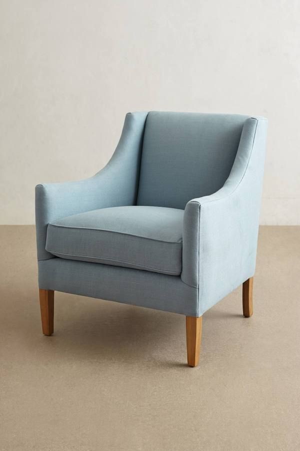 Minimalist accent chair with woooden legs